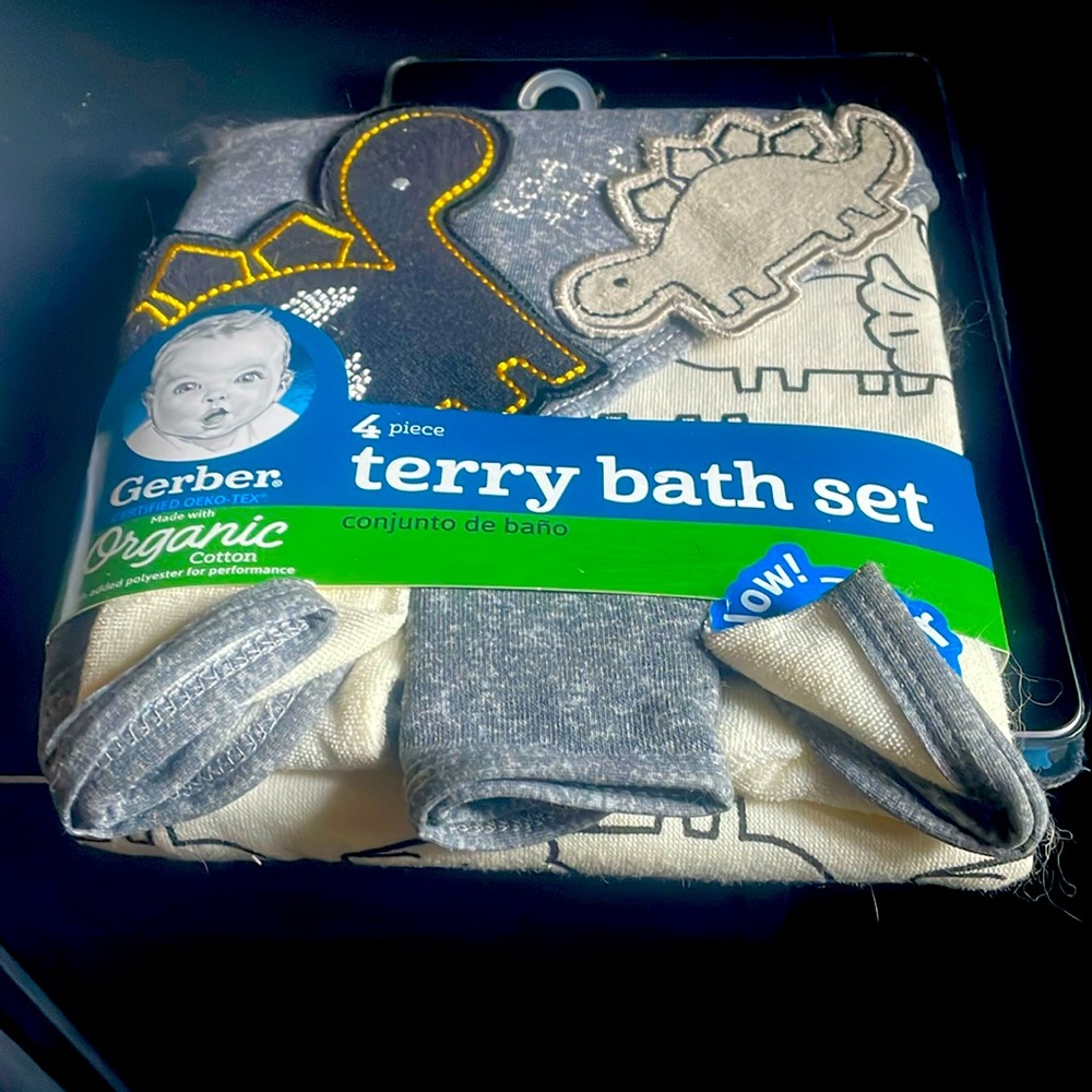 New 4 piece terry bath set
